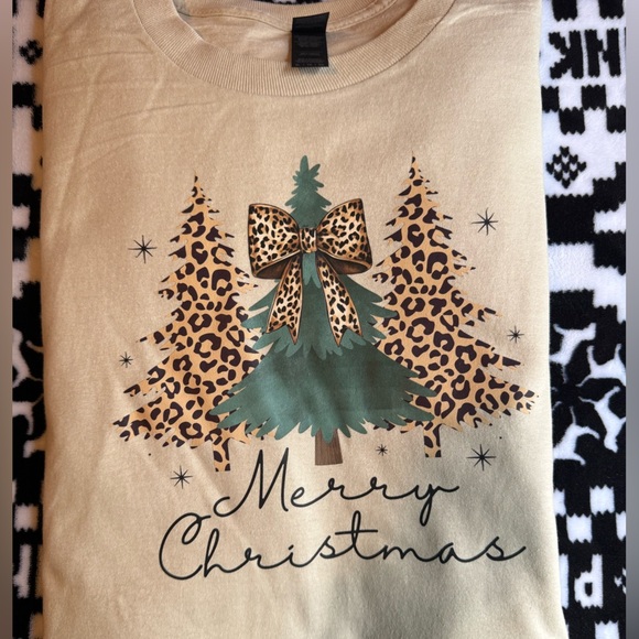 Gildan Cream Long Sleeve Tee with Christmas Tree Design - Picture 1 of 2